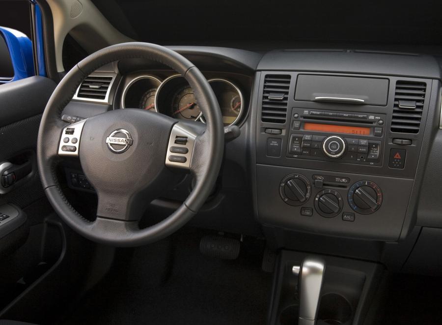  Nissan Versa Hatchback 2009 года  (фото 2 из 4)